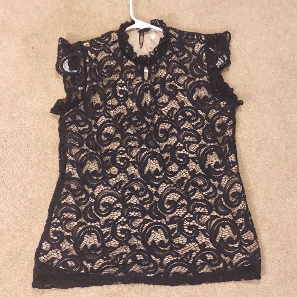 LACY KEYHOLE BLOUSE